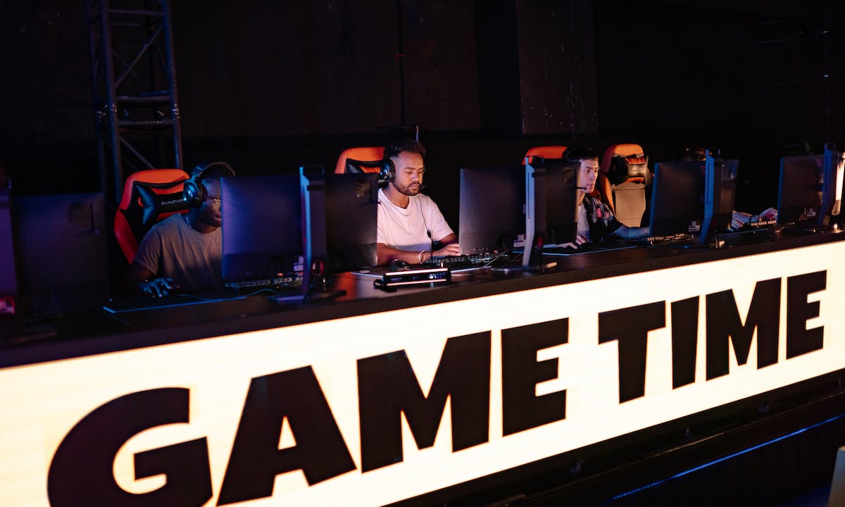 You are currently viewing Guia para apostas em e-Sports: Compreendendo as probabilidades e os mercados